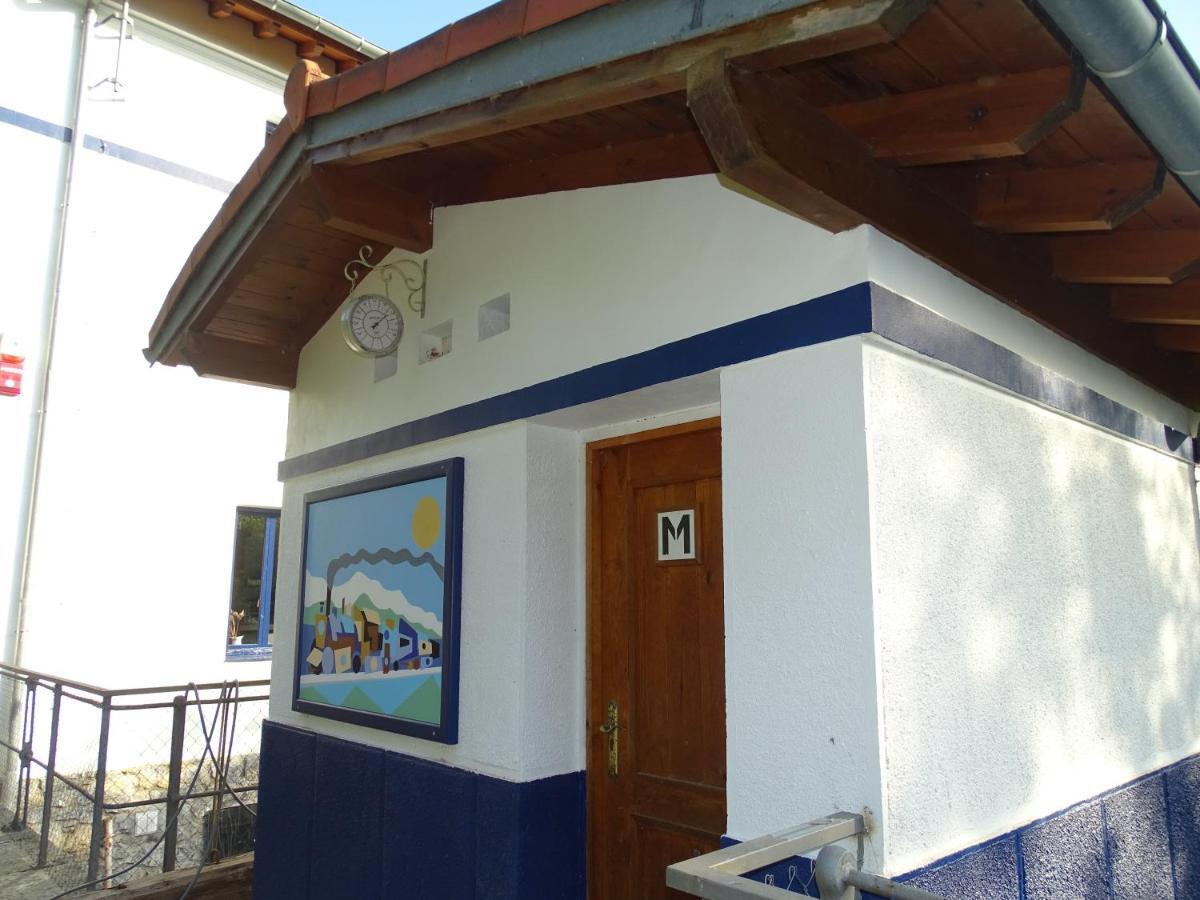 Castro Urdiales - La Vieja Estacion - Cerca De Bilbao Guest House Exterior photo